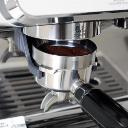 Magnetic dosing funnel